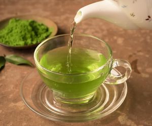 Matcha czy zielona herbata – która jest zdrowsza? Jedna z nich spala tłuszcz i poprawia koncentrację