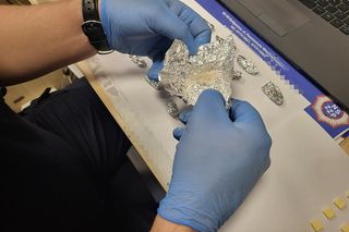  Najpierw wpadł nastolatek. Kiedy policjanci przeszukiwali jego pokój, na jaw wyszło, co robiła matka