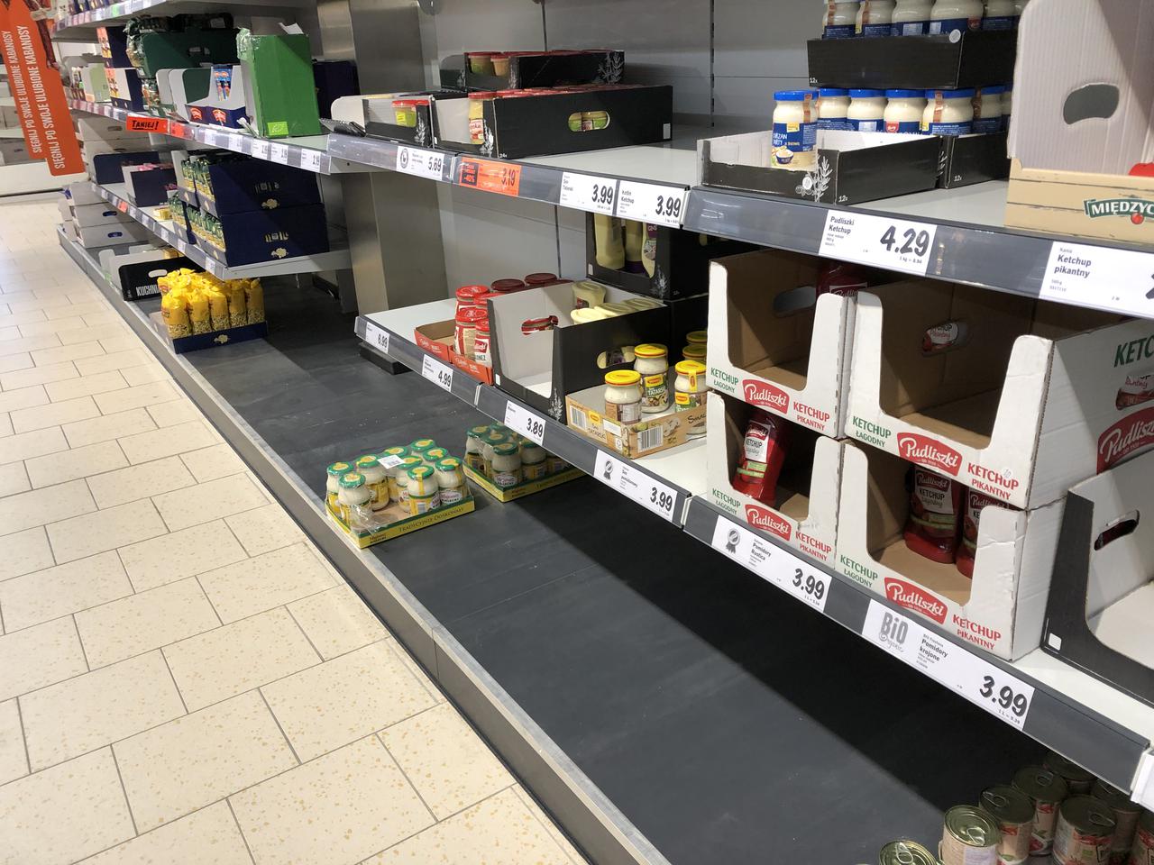 Mieszkańcy Szczecinka ruszyli do sklepów