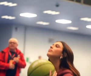 Roxie Węgiel grała w kosza na słynnej arenie