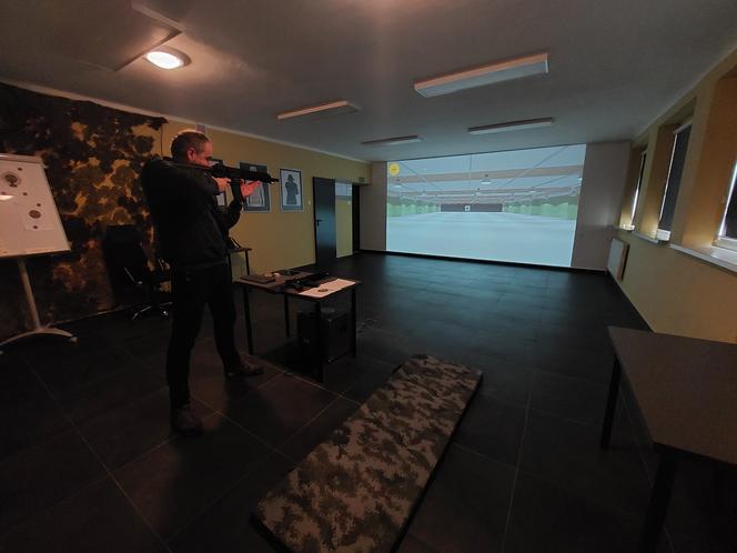 Wirtualna strzelnica w ZSEiU w Łaziskach Górnych