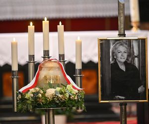 Pożegnali wielką damę polskiej kultury. Kidawa-Błońska przesłała piękny wieniec