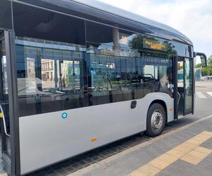 Byliśmy na przejażdżce elektrycznym autobusem po Bydgoszczy. Furorę robi jeden drobiazg 