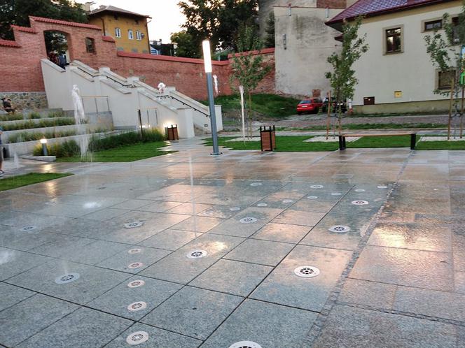 Najpiękniejsze miejsce w Tarnowie, czy kolejna betonoza? Tak wygląda skwer ks. Bajdy