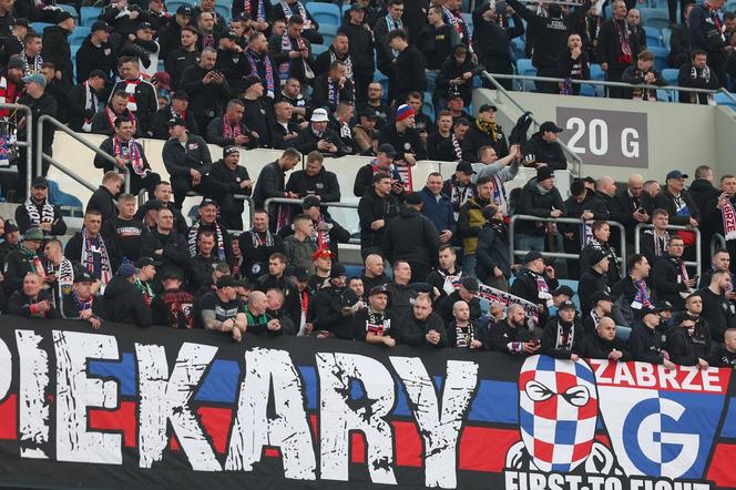 Kibice na Stadionie Śląskim podczas Wielkich Derbów Śląska (16.03.2024)