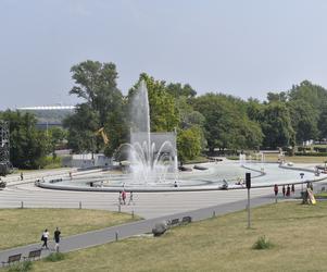 Zmierzyliśmy temperaturę na warszawskich placach. W centrum stolicy 52 stopnie!