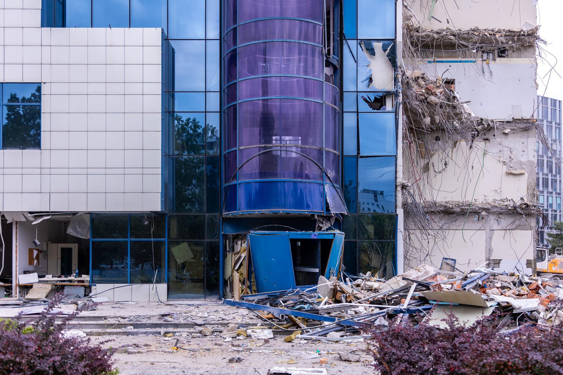 Trwa rozbiórka Curtis Plaza - zdjęcia. To objaw szerszego zjawiska. Warto wiedzieć, jakiego