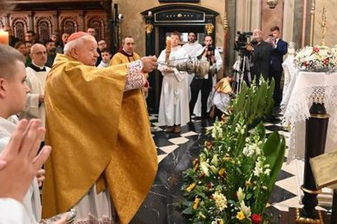 Relikwie św. Siostry Faustyny wprowadzone do kościoła św. Klemensa w Wieliczce