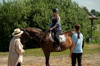 Barwy szczęścia, odcinek 2758: Sofia (Valeri Guliaieva), Cezary Rawicz (Marcel Opaliński), Józefina Rawicz (Elżbieta Jarosik)