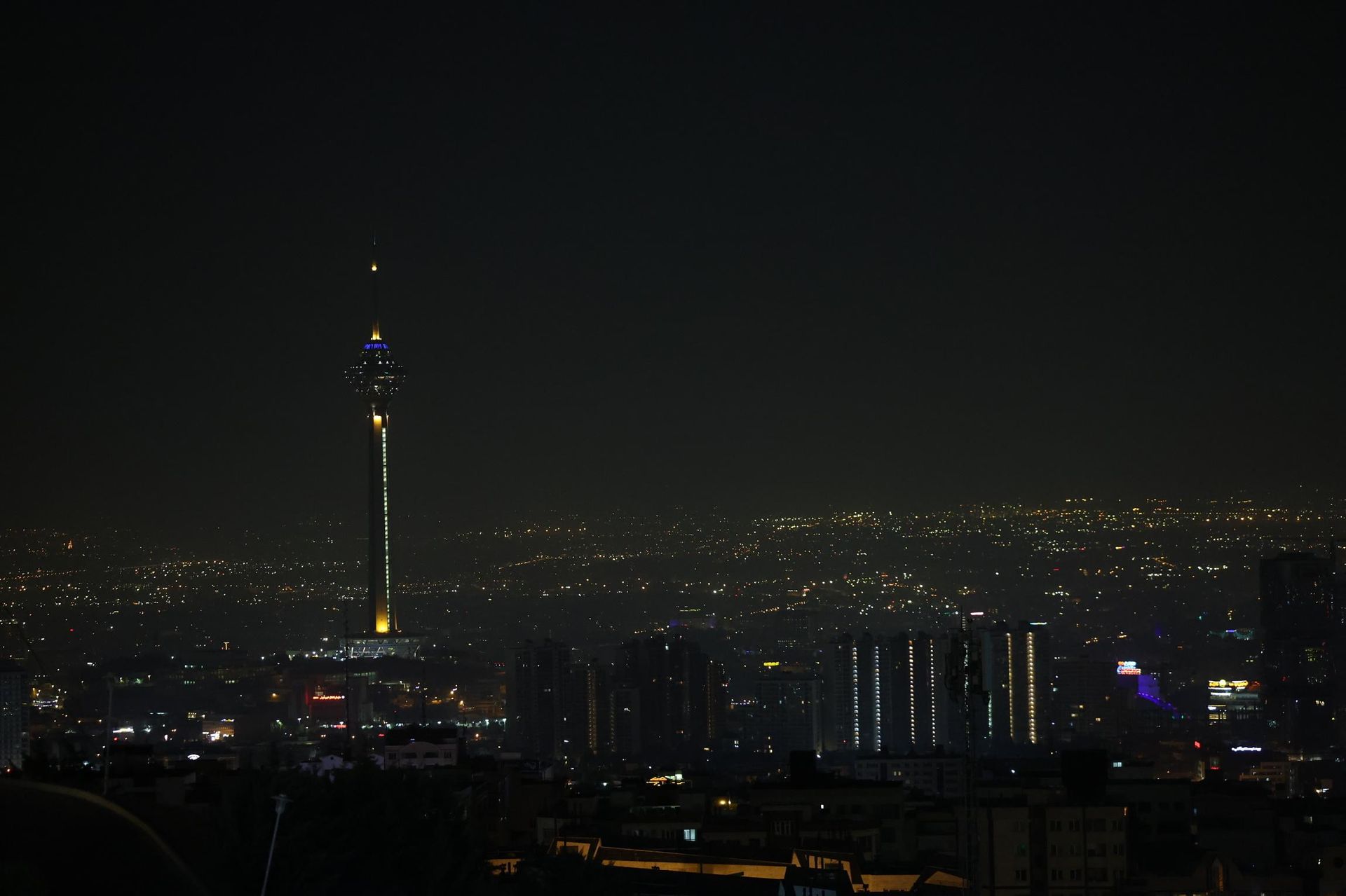 Atak odwetowy Izraela na Iran. Trzy precyzyjne serie