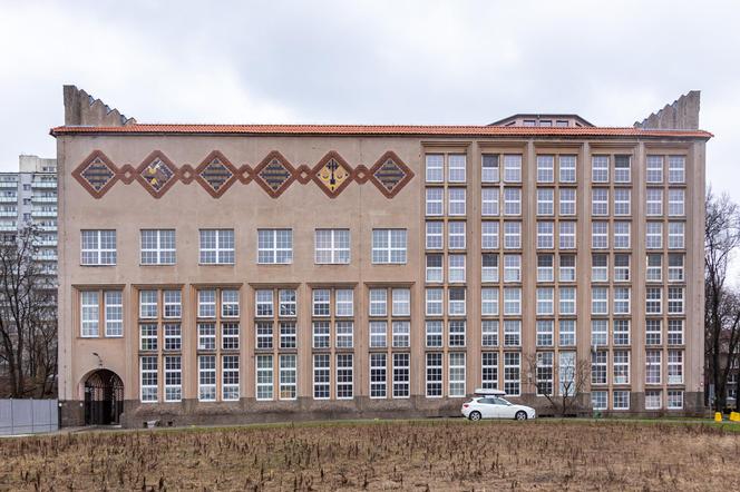 Biblioteka SGH - zdjęcia. Zobacz wspaniałe wnętrza warszawskiego gmachu