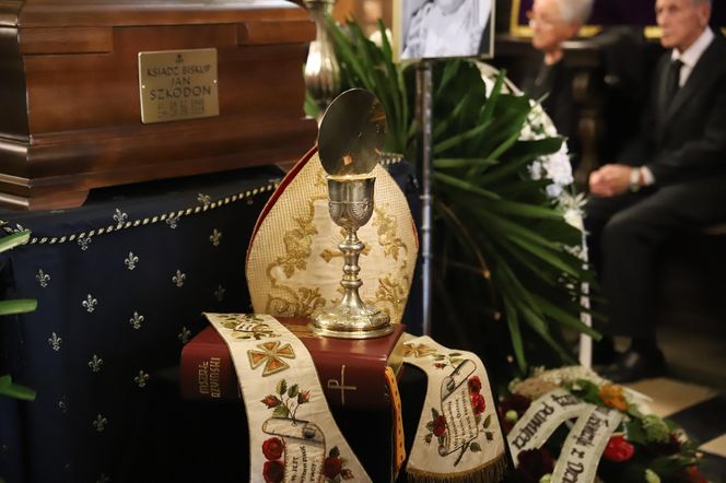 Uroczystości pogrzebowe śp. bp. Jana Szkodonia w katedrze na Wawelu