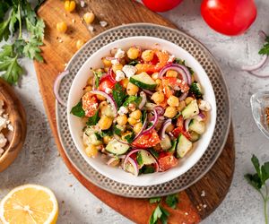 Turecka sałatka z ciecierzycy: łatwy przepis jak zrobić NOHUT SALATASI