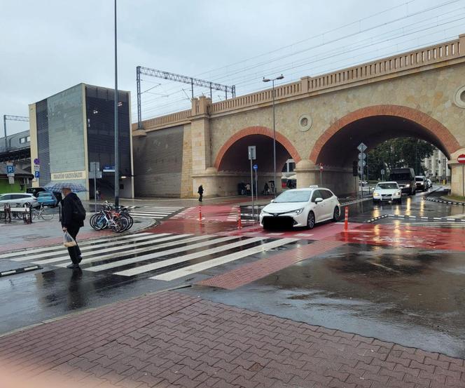 Niż genueński nad Polską. Kraków skąpany w deszczu