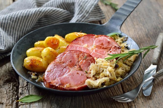 Uwielbiam Kasseler w pikantnym sosie musztardowym. To klasyczne danie smakuje lepiej, niż myślałam