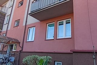 Niewiarygodne! 22-latek skoczył z drugiego piętra i uciekł do mieszkania. Co się stało w Siedlcach?