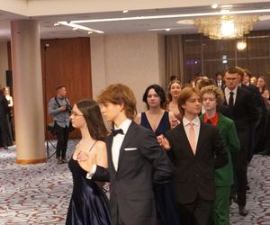 Studniówka w Sheratonie w Sopocie. Tak się bawiło V LO im. Stefana Żeromskiego w Gdańsku [GALERIA]