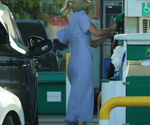 Małgorzata Kożuchowska jeździ autem za pół miliona w obcasach