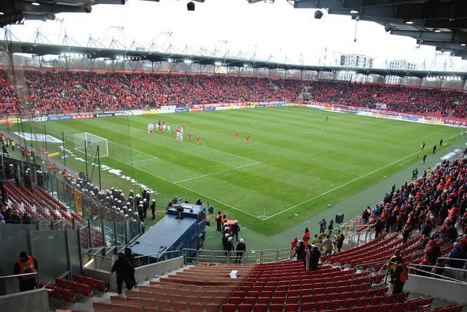 Kibole ŁKS i GKS Tychy zdemolowali sektor na stadionie Widzewa