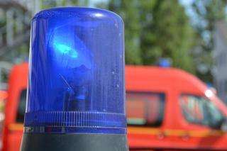 Wypadek na Mokotowie: nieoznakowany radiowóz zderzył się z autobusem. Policjanci w szpitalu