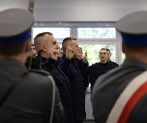 Młodzi policjanci są gotowi do służby. Uroczyste ślubowanie