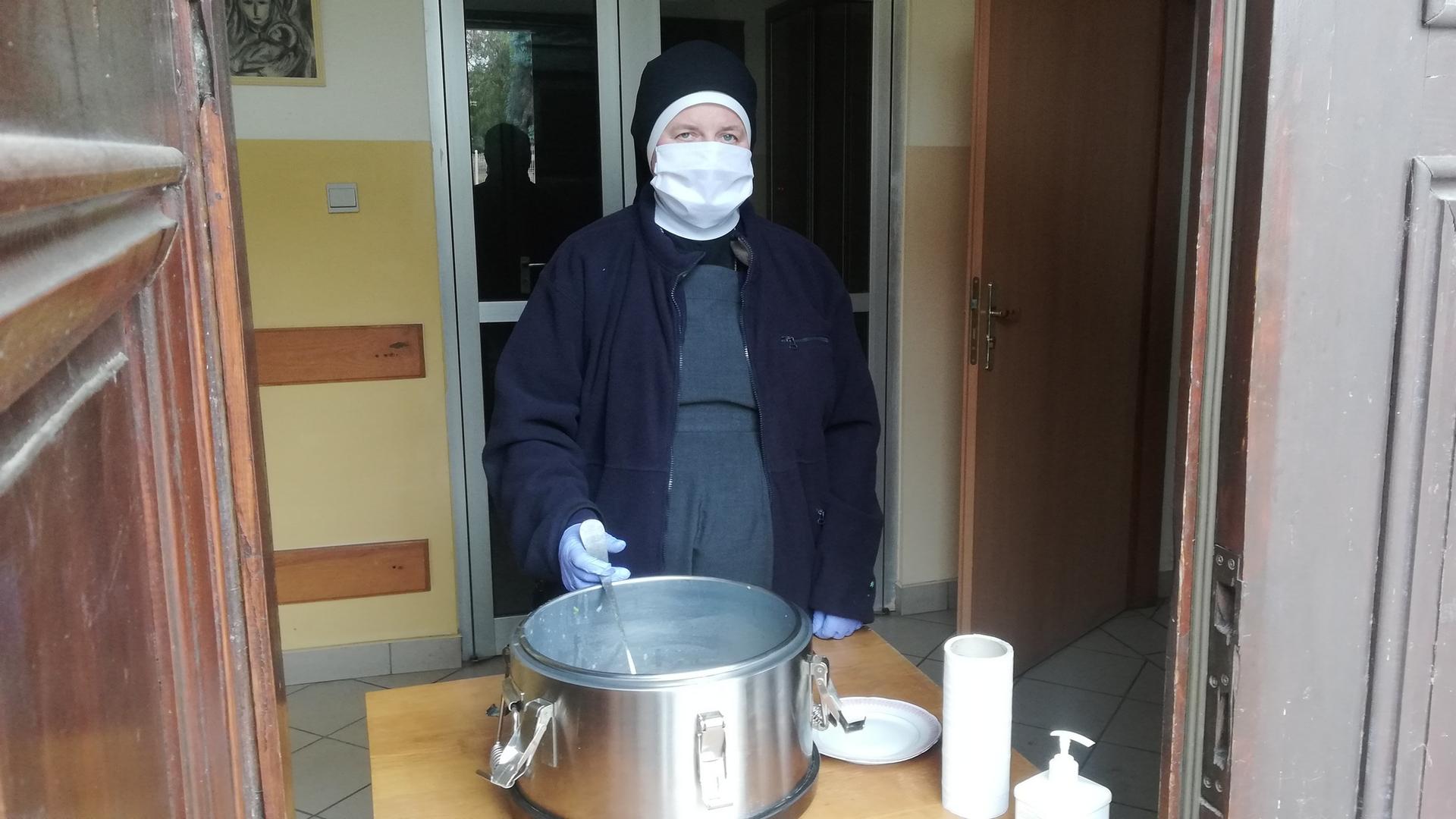 Dzi ki Wsparciu Zakonnic Otrzymuj Ciep y Posi ek Ruszy a Jad odajnia dzi-ki-wsparciu-zakonnic-otrzymuj-ciep-y-posi-ek-ruszy-a-jad-odajnia