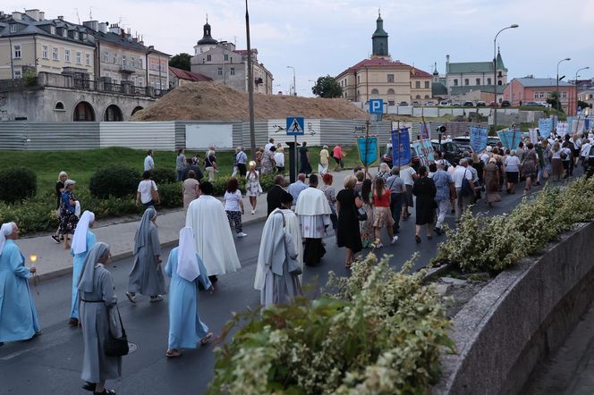 76. rocznica Cudu Lubelskiego. Procesja różańcowa w centrum Lublina