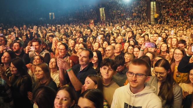 Koncert Kwiatu Jabłoni przyciągnął do Spodka tłumy. Był NIEZWYKŁY!