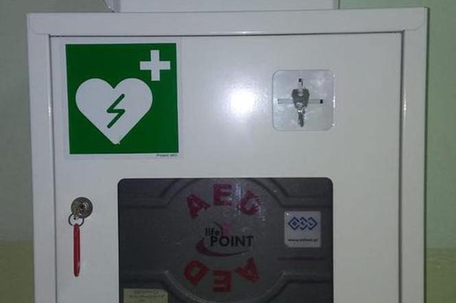 AED w komisariacie w Kłecku