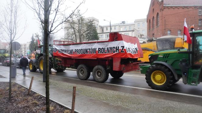 „Zielony Ład=Głód”, „Mleko nie jest z Biedronki”. Te hasła pojawiły się na proteście rolników w Olsztynie