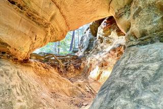 Skałki Piekło pod Niekłaniem to jedna z turystycznych atrakcji w Świętokrzyskiem