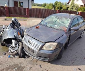 Wypadek w Osinach. Ranny motocyklista trafił do szpitala
