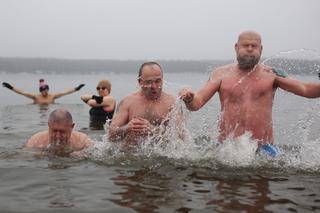 Na ziemi śnieg, a w wodzie morsy. W drugiej połowie stycznia zima wróciła. Zobaczcie!