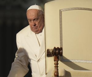 Wierni modlą się za Papieża Franciszka