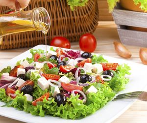 Sałatka grecka: przepis Magdy Gessler na cudowną, aromatyczną sałatkę