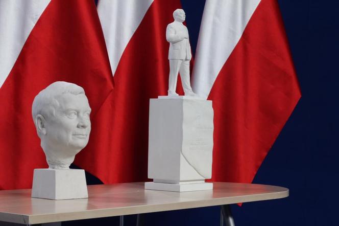 Stołeczny konserwator o zmianach na Placu Piłsudskiego. Plac zmieni się w galerię rzeźb