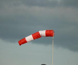 IMGW ostrzega przed silnym wiatrem na terenie Dolnego Śląska. Gdzie spodziewać się wichur?