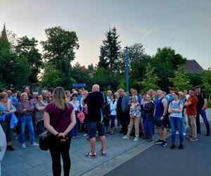 Magiczna Noc Świętojańska w Starym Fordonie. Spacer pod gwiazdami przyciągnął bydgoszczan i turystów