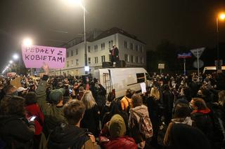 Nocne protesty pod domem Jarosława Kaczyńskiego