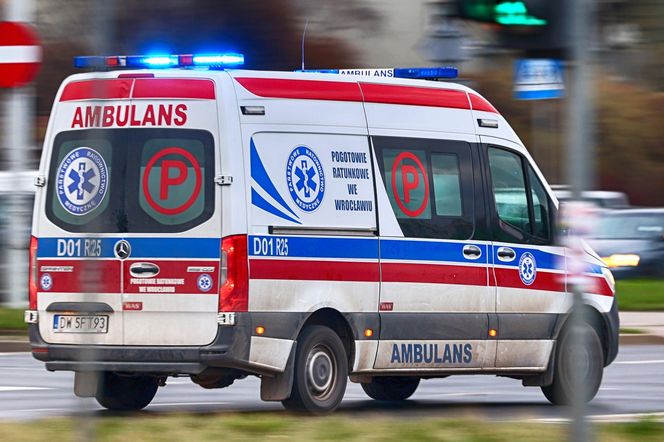 Ksawerów. 5-osobowa rodzina zatruła się tlenkiem węgla. Wszyscy trafili do szpitala