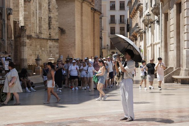Fala upałów w Europie! "Centra chłodzenia" powstają w miastach