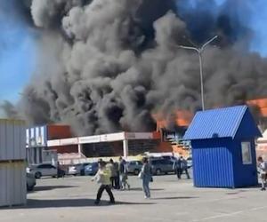Brutalny atak Rosji na Charków! Hipermarket budowlany w gruzach, są ofiary
