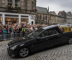 Trumna z ciałem królowej Elżbiety II dotarła do Edynburga