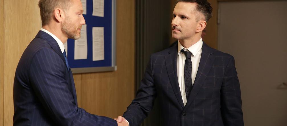 M jak miłość odc. 1523 po wakacjach 2020. Kamil Gryc (Marcin Bosak), Andrzej Budzyński (Krystian Wieczorek)