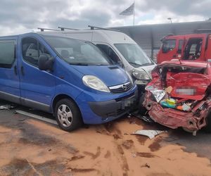 Karambol na S8 w Warszawie. Lądował śmigłowiec LPR. Zderzenie ośmiu pojazdów przed mostem