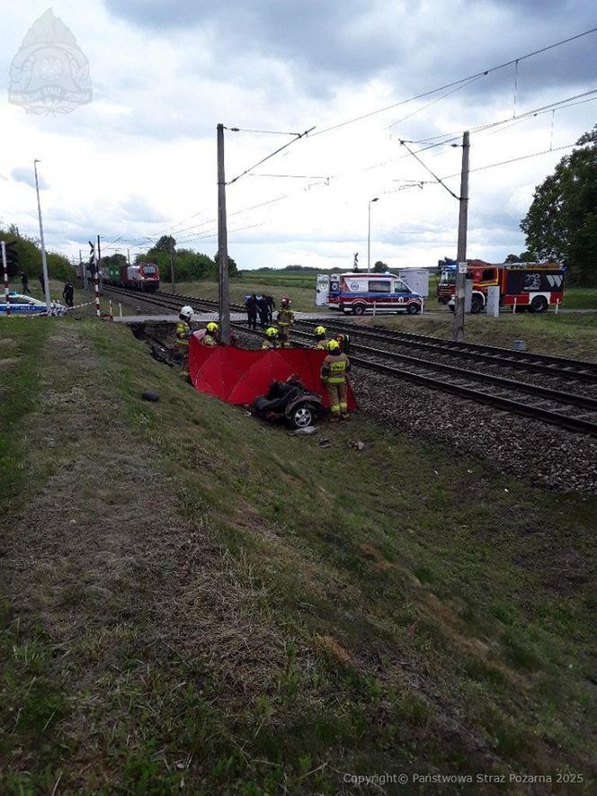 Raciborowice. Śmiertelny wypadek na przejeździe kolejowym [ZDJĘCIA].
