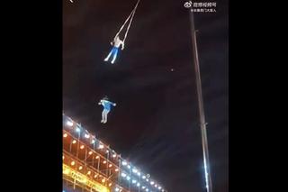 Akrobatyczny pokaz zakończony śmiercią. Runęła z wysokości 10 metrów na scenę!