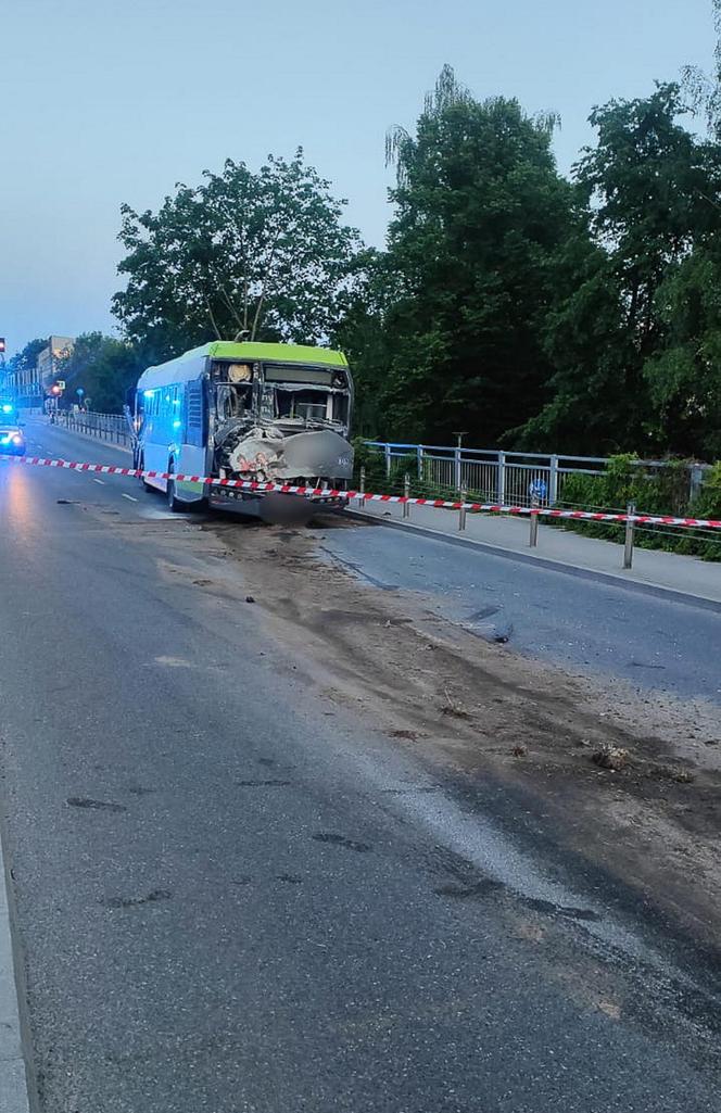 Karambol w Olsztynie. Pijany kierowca staranował autobus