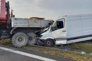 Wypadek na A1 w Kujawsko-Pomorskiem. Dwie osoby ranne - zdjęcia z miejsca zdarzenia