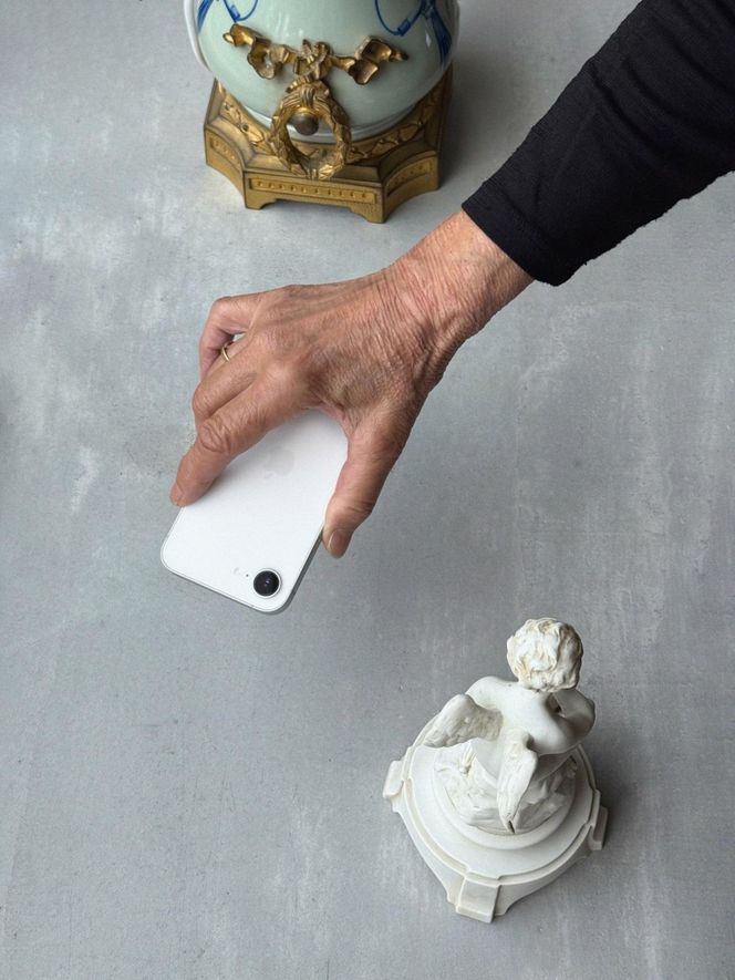 Ten telefon pokocha każda mama. Przeczytaj, dlaczego iPhone 16e to idealny prezent na Dzień Matki